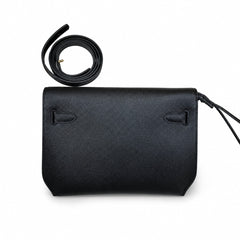 Kelly Depeches 25cm Epsom Leather 89 Black Gold Buckle The most in-class men's handbag Depeches25 This leather is really the best. When paired with a shoulder strap, it instantly transforms into an un
