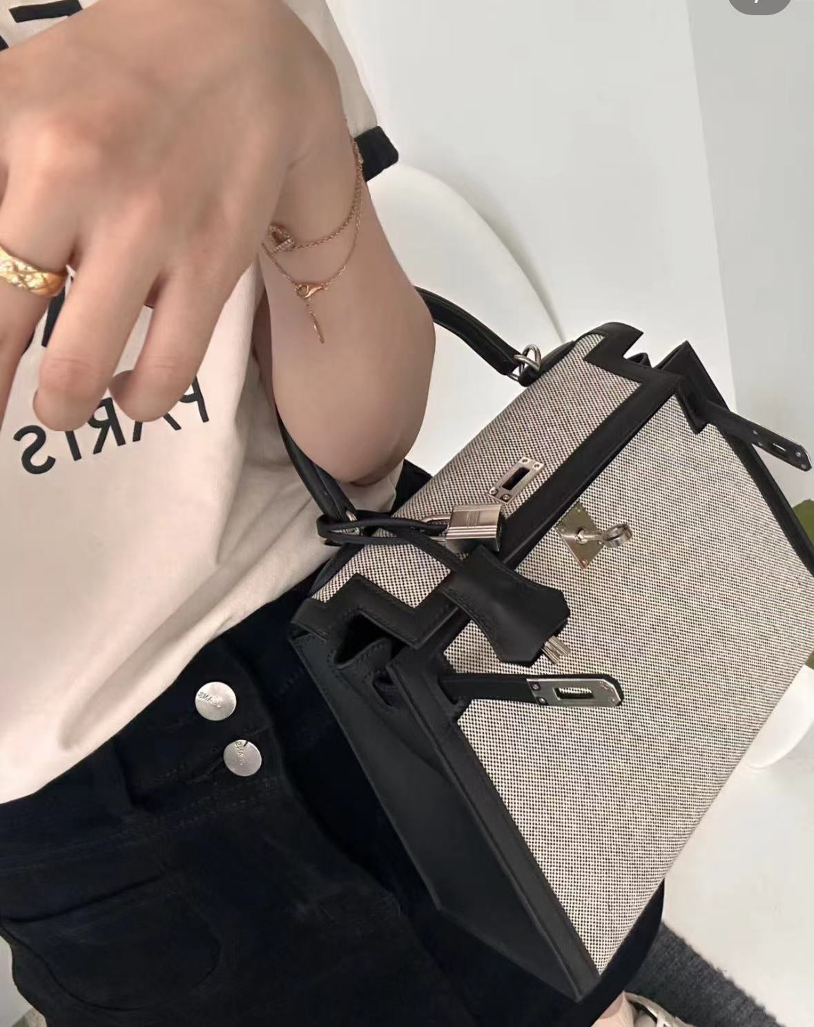 Top Selling Kelly 25 Bag With Outside Stitching, Made Of Textured Canvas & Soft Swift Leather Patchwork, Classic Black Silver Hardware Combination, Stunning Mixed Material Texture Dimensions: Length 25 * Width 10 * Height 18cm