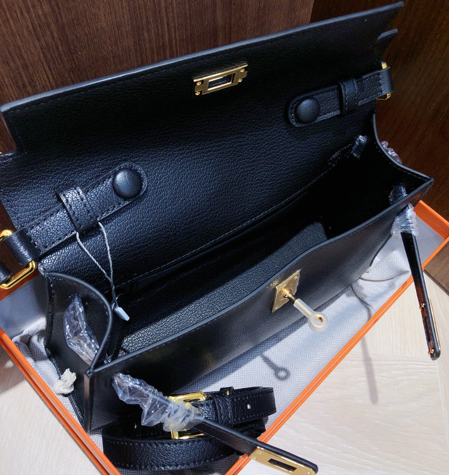 Kelly Elan 25 Underarm Baguette Bag, Genuine Top Layer Cowhide with Glossy Goat Grain, Gold Hardware Black Shoulder Handbag, Spacious Capacity Casual Versatile Daily Purse Size 25×6.5×15cm
