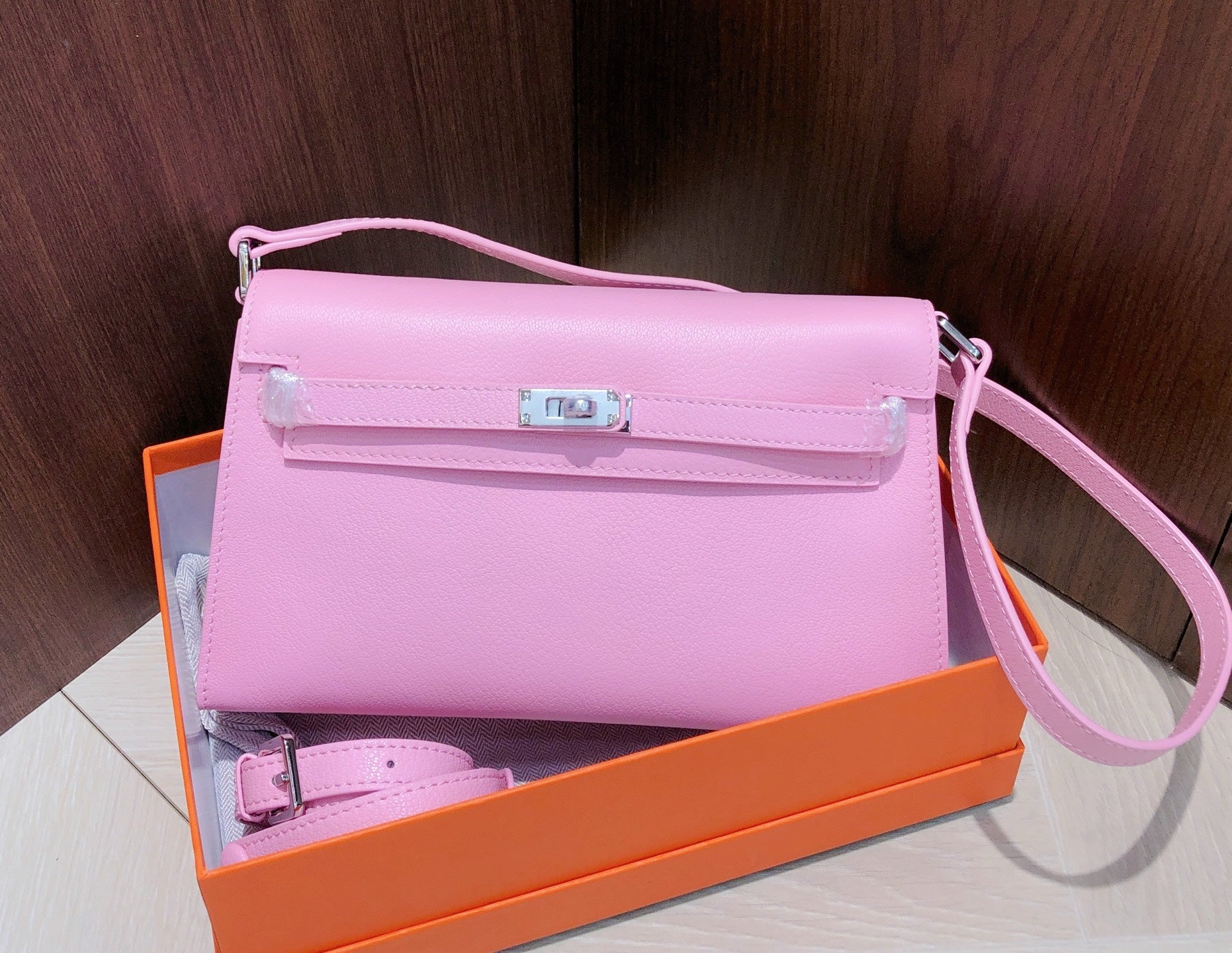 Kelly Elan 25 Underarm Baguette Bag, Genuine Top Layer Cowhide Goat Grain Leather, Silver Hardware Mauve Iris Purple Shoulder Handbag, Bright Soft Tone Youthful Elegant Daily Purse Size 25×6.5×15cm