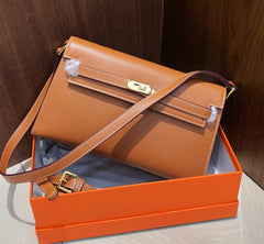 Kelly Elan 25 Top-Grain Leather Goat-Pattern Underarm Baguette Bag – Gold Buckle, Coffee Brown, 25×6.5×15cm
