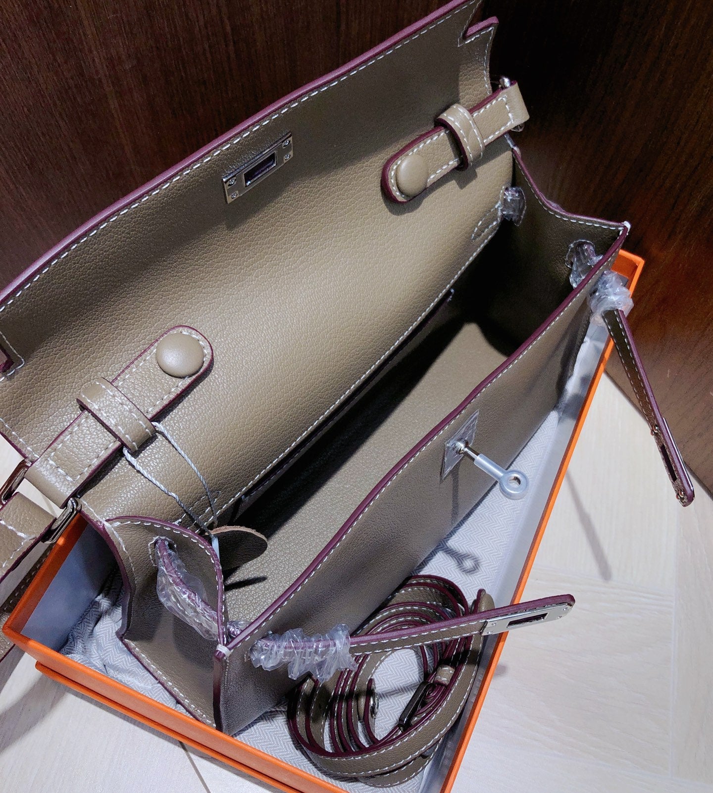 Kelly Elan 25 Underarm Baguette Bag, Genuine Top Layer Cowhide Goat Grain Leather, Silver Hardware Khaki Shoulder Handbag, Timeless Neutral Must-have Bag Elegant Versatile Daily Purse Size 25×6.5×15cm