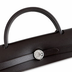 Hermers' popular herbag 31cm is designed to be inspired by saddle bags. The body of the bag is made of canvas, and the outer seams, shoulder straps and handbags are made of leather. The appearance is