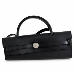 Hermers' popular herbag 31cm is designed to be inspired by saddle bags. The body of the bag is made of canvas, and the inseam, shoulder straps and handle are made of leather. The appearance is very si